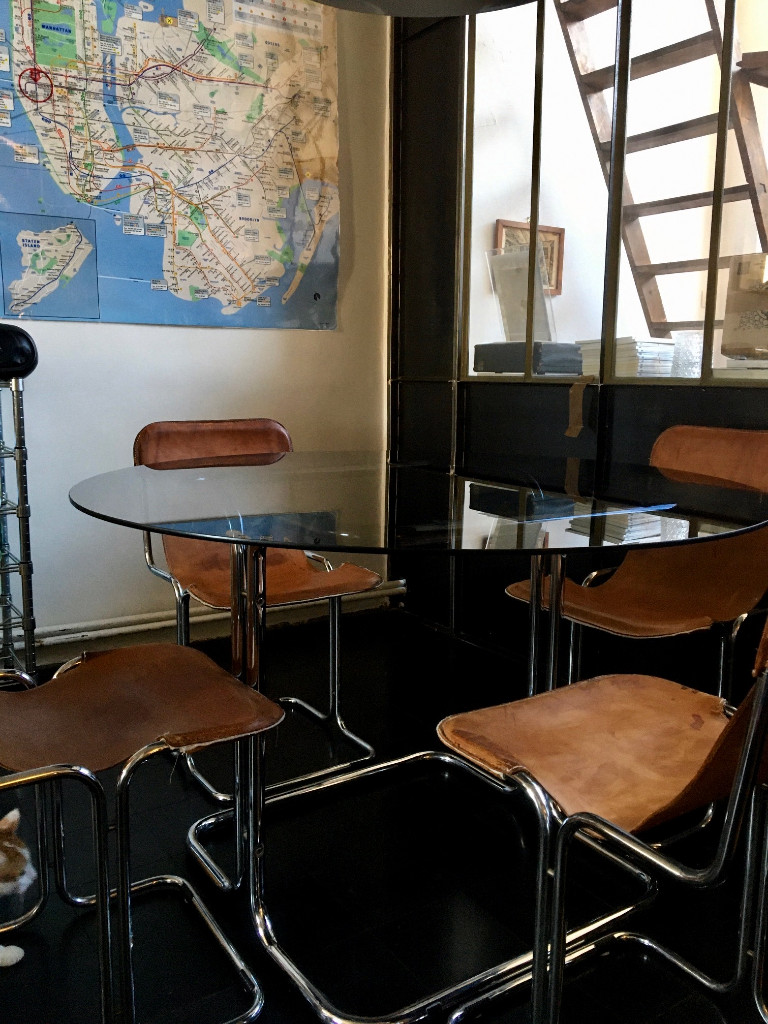 Set table et chaises chrome et cuir années 70