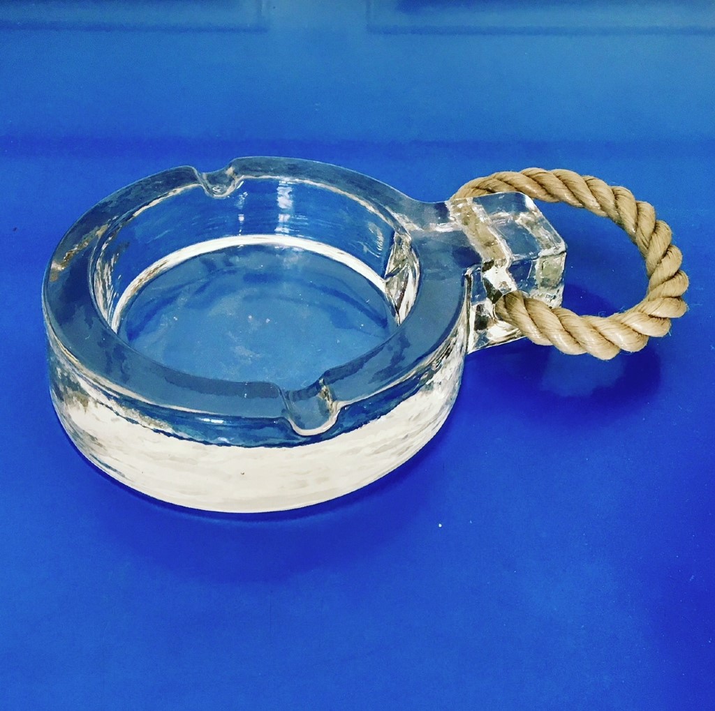 Cendrier en verre moulé années 60